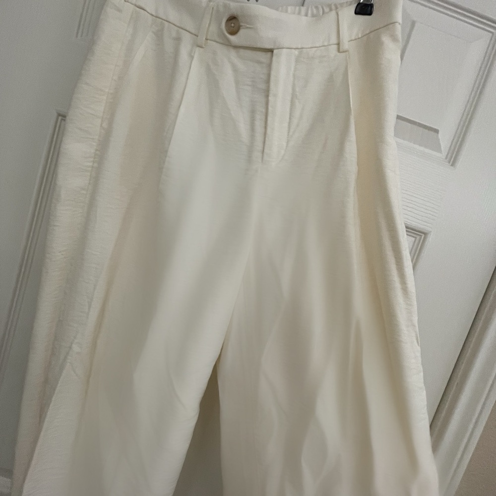 Banana Republic Sculpted Wide Leg Trouser
Never worn!